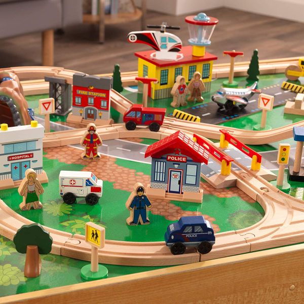 Treno giocattolo in legno | Vettore Gratis